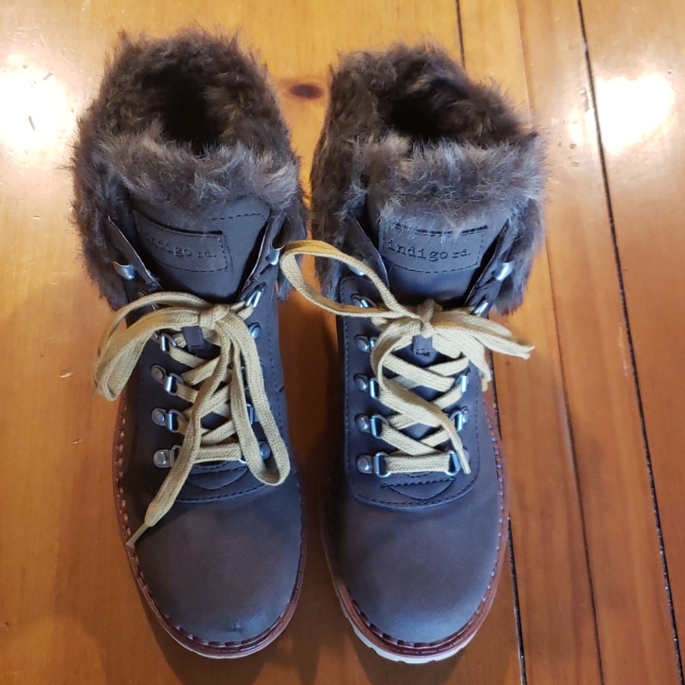 Boots - Picture 2 of 4